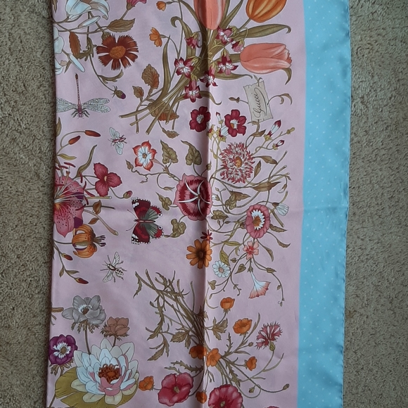 Gucci Scarf - like new still in packaging - Picture 6 of 12